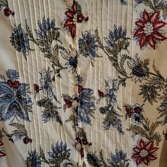 Floral button down - Picture 2 of 3